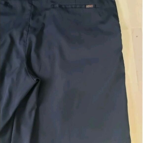 Greg Norman Men Black Solid Golf Shorts 42 Flat Front pockets - Picture 6 of 11